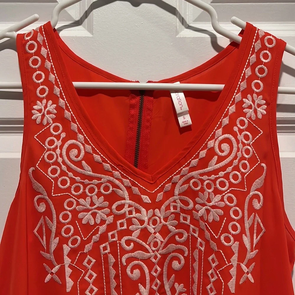 Embroidered tank top with fringe - Picture 2 of 4